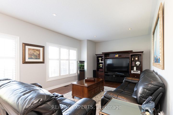 Photo 15 at 34 Laurentide Crescent, Vales of Castlemore North, Brampton