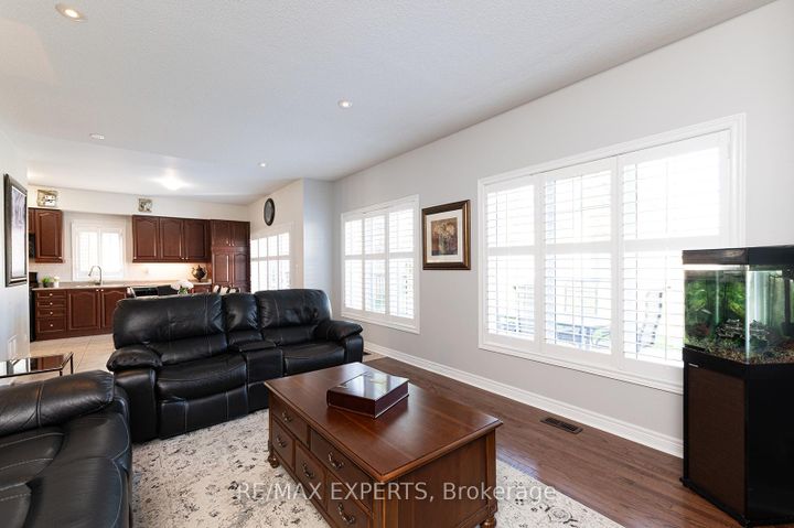 Photo 18 at 34 Laurentide Crescent, Vales of Castlemore North, Brampton
