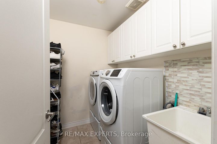 Photo 20 at 34 Laurentide Crescent, Vales of Castlemore North, Brampton