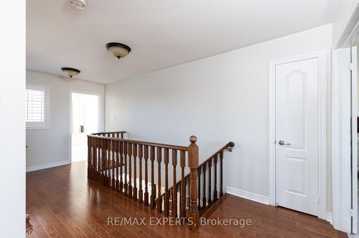 Photo 23 at 34 Laurentide Crescent, Vales of Castlemore North, Brampton