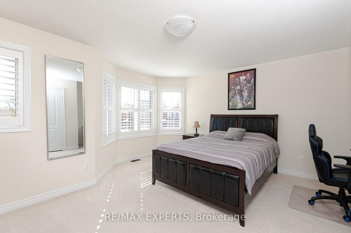 Photo 25 at 34 Laurentide Crescent, Vales of Castlemore North, Brampton