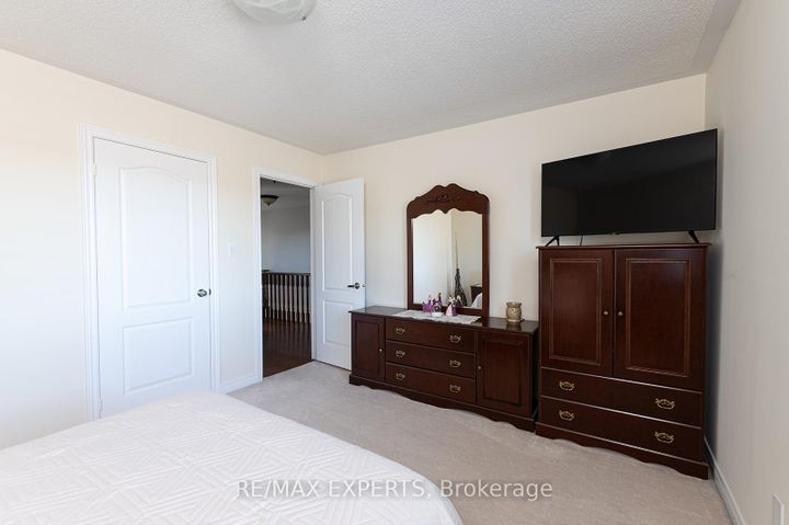 Photo 31 at 34 Laurentide Crescent, Vales of Castlemore North, Brampton