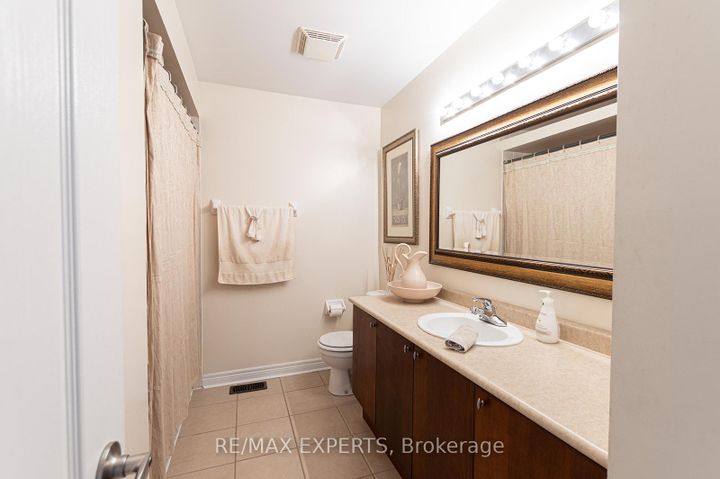 Photo 32 at 34 Laurentide Crescent, Vales of Castlemore North, Brampton