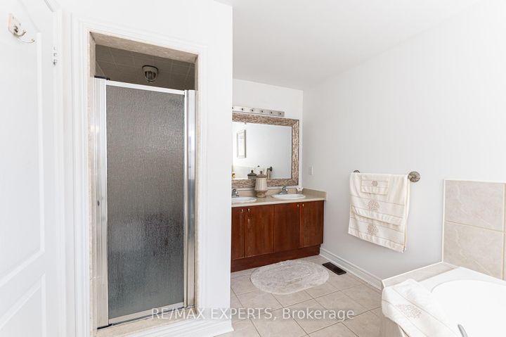 Photo 37 at 34 Laurentide Crescent, Vales of Castlemore North, Brampton