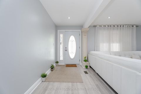 Photo 5 at 574 Antigua Crescent, Northglen, Oshawa