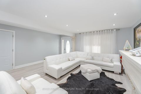 Photo 7 at 574 Antigua Crescent, Northglen, Oshawa