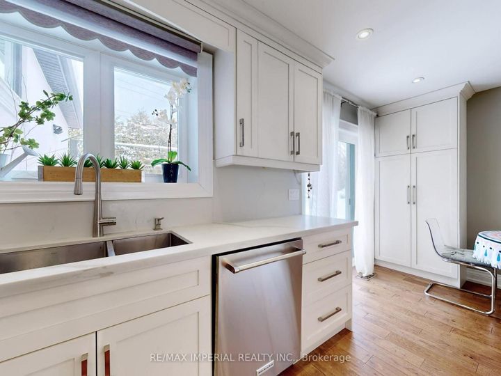 Photo 7 at 35 Waddington Crescent, Don Valley Village, Toronto