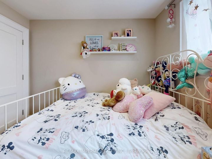 Photo 10 at 35 Waddington Crescent, Don Valley Village, Toronto