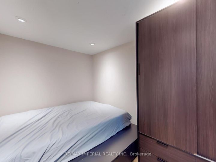 Photo 32 at 35 Waddington Crescent, Don Valley Village, Toronto