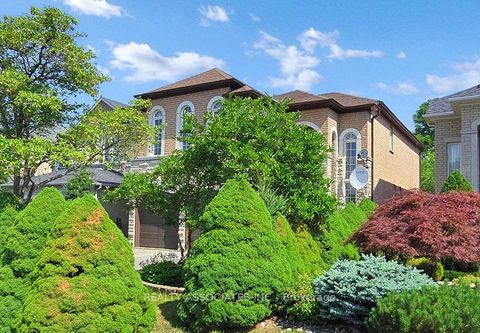 Photo 1 at 2 Lord Nelson Court, Rouge Woods, Richmond Hill