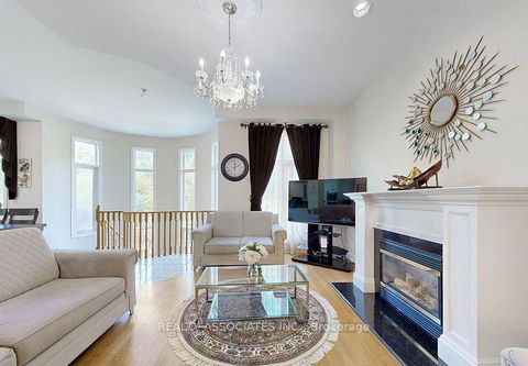 Photo 4 at 2 Lord Nelson Court, Rouge Woods, Richmond Hill