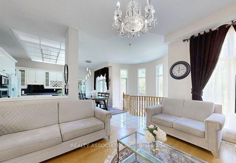 Photo 5 at 2 Lord Nelson Court, Rouge Woods, Richmond Hill