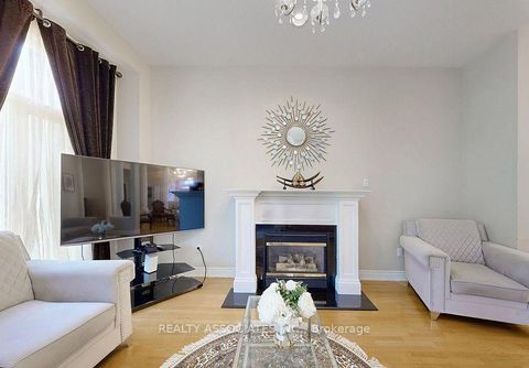 Photo 6 at 2 Lord Nelson Court, Rouge Woods, Richmond Hill