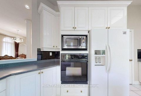 Photo 23 at 2 Lord Nelson Court, Rouge Woods, Richmond Hill