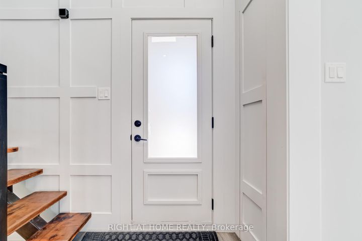 Photo 2 at 4212 Credit Pointe Drive, East Credit, Mississauga