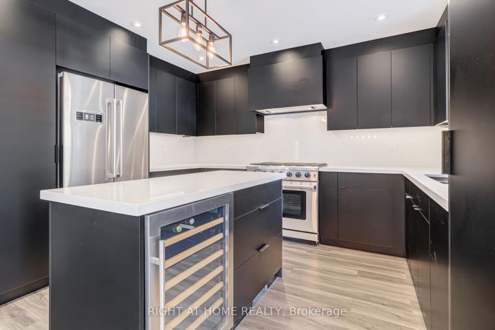 Photo 6 at 4212 Credit Pointe Drive, East Credit, Mississauga