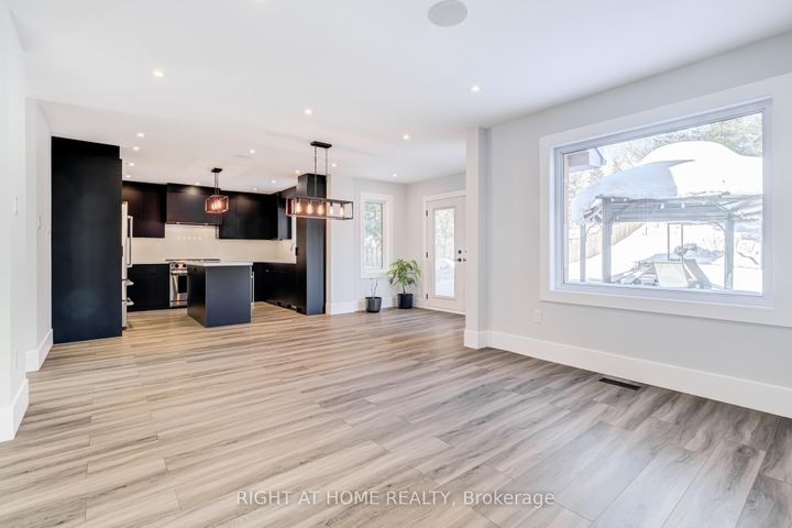 Photo 9 at 4212 Credit Pointe Drive, East Credit, Mississauga