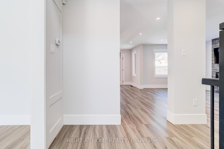 Photo 10 at 4212 Credit Pointe Drive, East Credit, Mississauga