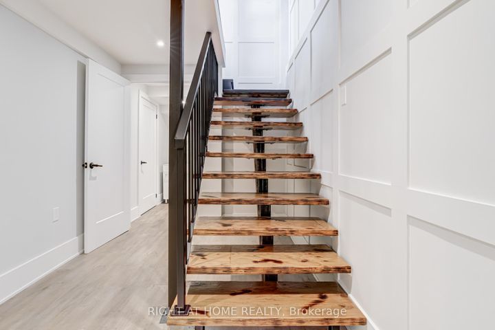 Photo 14 at 4212 Credit Pointe Drive, East Credit, Mississauga