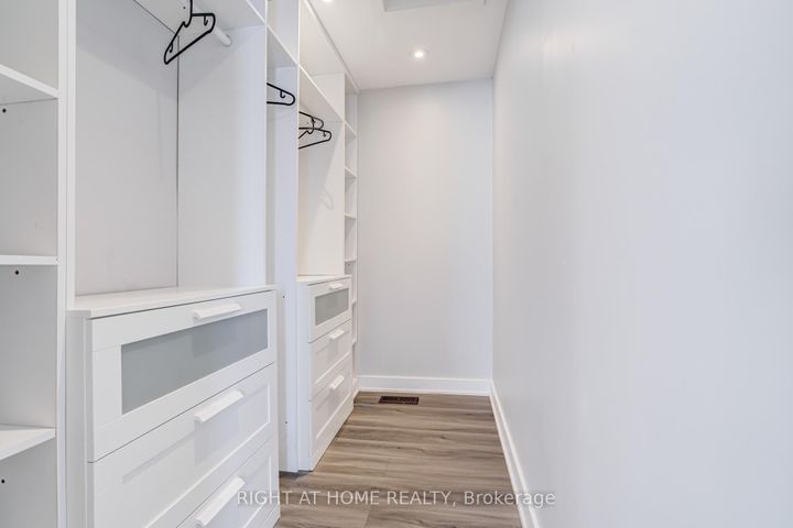 Photo 15 at 4212 Credit Pointe Drive, East Credit, Mississauga