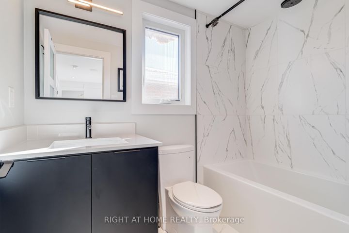 Photo 19 at 4212 Credit Pointe Drive, East Credit, Mississauga