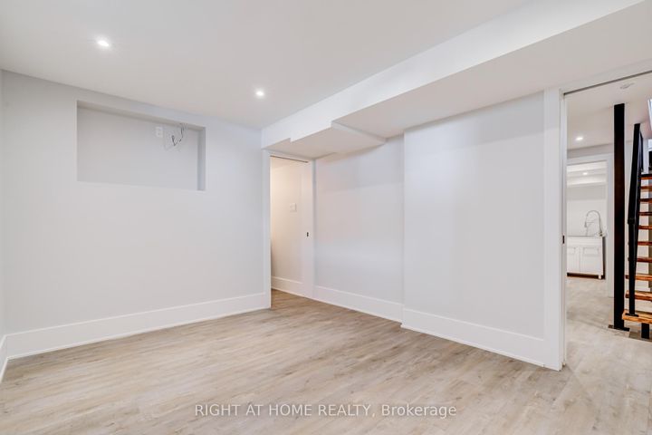 Photo 22 at 4212 Credit Pointe Drive, East Credit, Mississauga