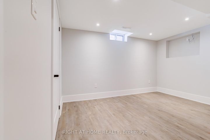 Photo 23 at 4212 Credit Pointe Drive, East Credit, Mississauga