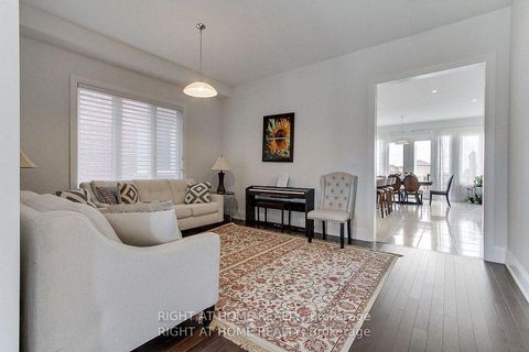 Photo 8 at 9 Backhouse Drive, Rural Richmond Hill, Richmond Hill