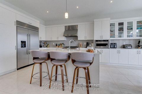 Photo 10 at 9 Backhouse Drive, Rural Richmond Hill, Richmond Hill