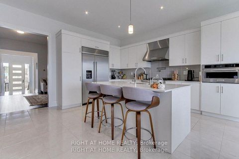 Photo 11 at 9 Backhouse Drive, Rural Richmond Hill, Richmond Hill