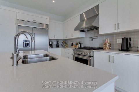 Photo 12 at 9 Backhouse Drive, Rural Richmond Hill, Richmond Hill