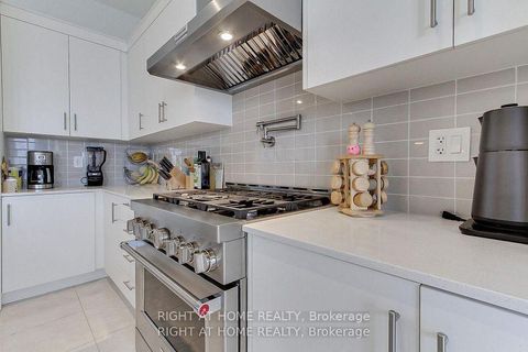 Photo 13 at 9 Backhouse Drive, Rural Richmond Hill, Richmond Hill