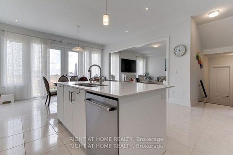 Photo 18 at 9 Backhouse Drive, Rural Richmond Hill, Richmond Hill