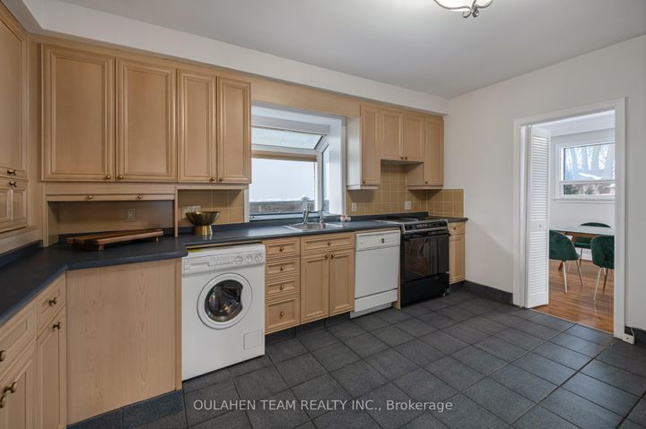 Photo 11 at 55 Foxwarren Drive, Bayview Village, Toronto