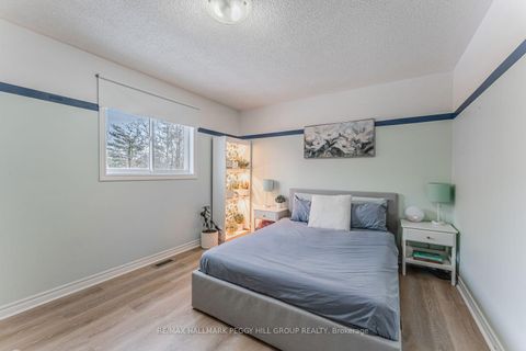 Photo 12 at 26 Kenwell Crescent, Holly, Barrie