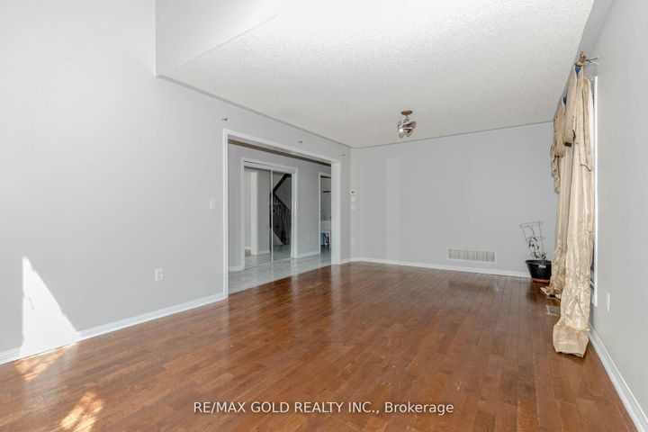 Photo 5 at 6 Wonder Way, Vales of Castlemore, Brampton