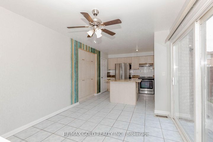 Photo 9 at 6 Wonder Way, Vales of Castlemore, Brampton