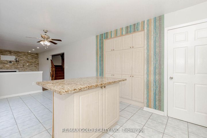 Photo 14 at 6 Wonder Way, Vales of Castlemore, Brampton