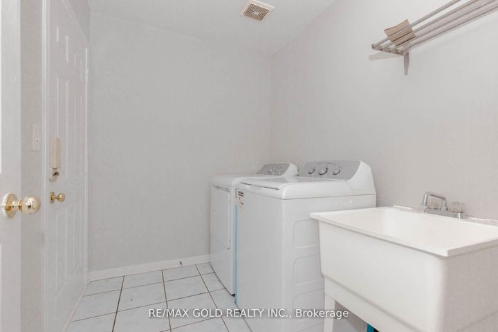 Photo 17 at 6 Wonder Way, Vales of Castlemore, Brampton