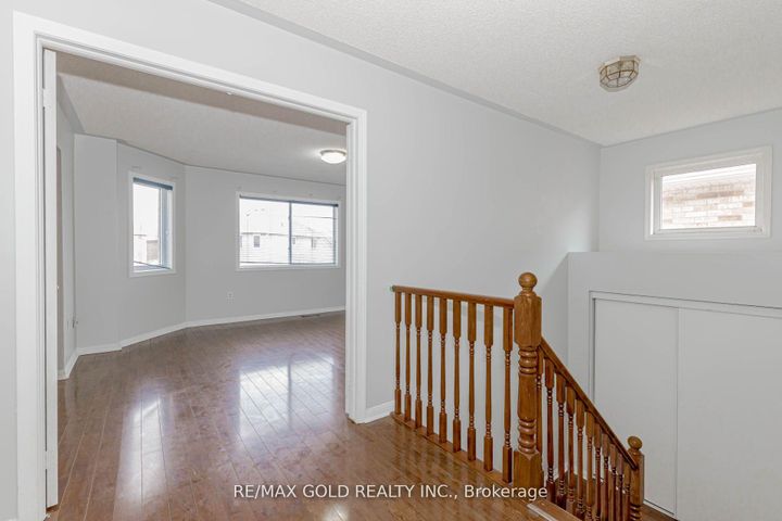 Photo 18 at 6 Wonder Way, Vales of Castlemore, Brampton