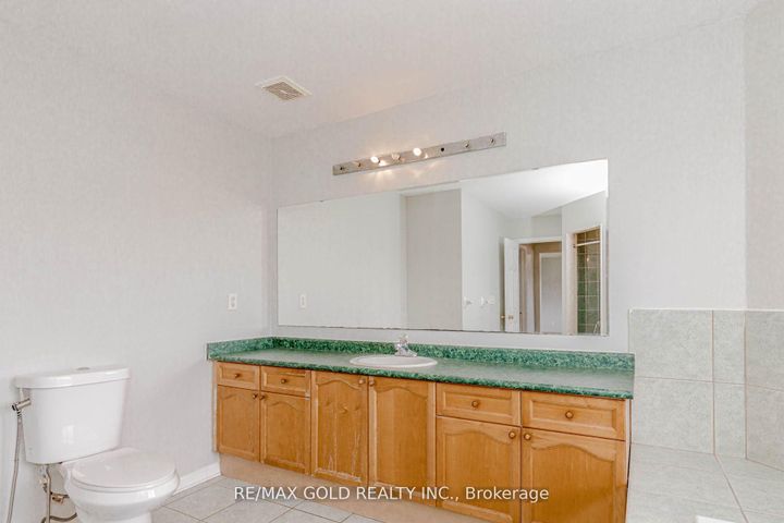 Photo 25 at 6 Wonder Way, Vales of Castlemore, Brampton