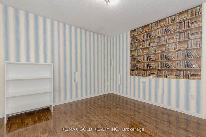 Photo 30 at 6 Wonder Way, Vales of Castlemore, Brampton