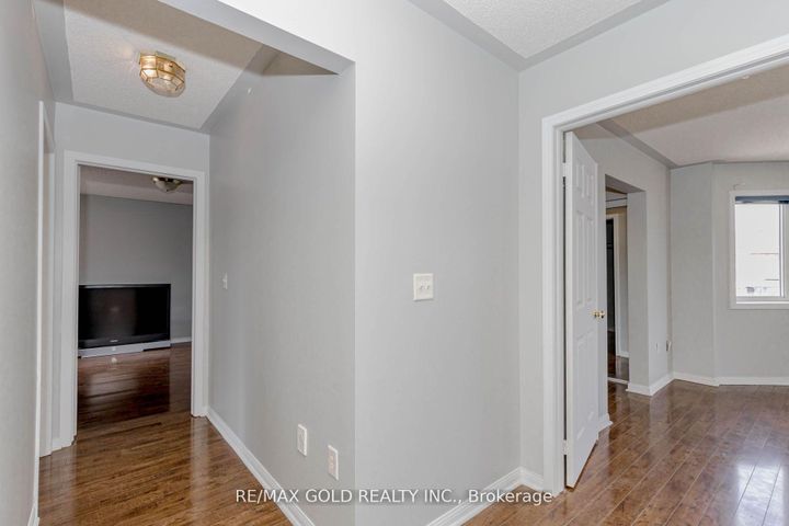 Photo 31 at 6 Wonder Way, Vales of Castlemore, Brampton
