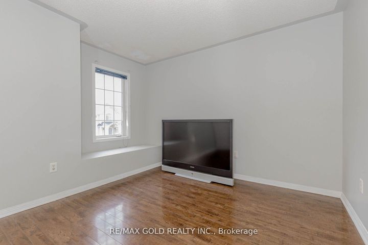 Photo 33 at 6 Wonder Way, Vales of Castlemore, Brampton