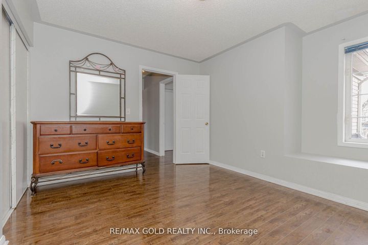 Photo 34 at 6 Wonder Way, Vales of Castlemore, Brampton