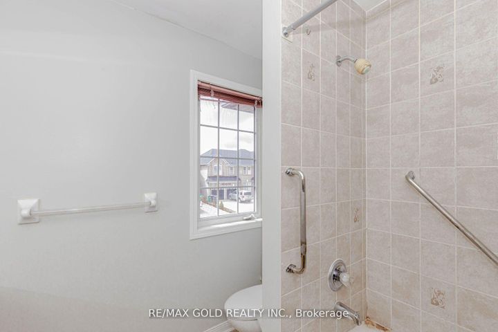 Photo 37 at 6 Wonder Way, Vales of Castlemore, Brampton