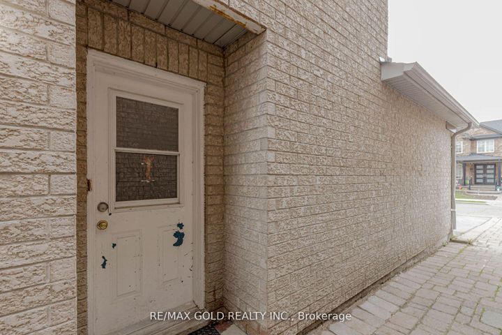 Photo 42 at 6 Wonder Way, Vales of Castlemore, Brampton