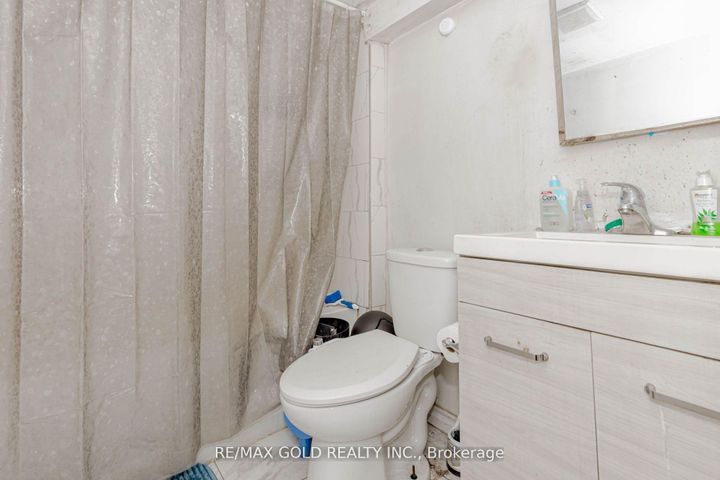 Photo 46 at 6 Wonder Way, Vales of Castlemore, Brampton