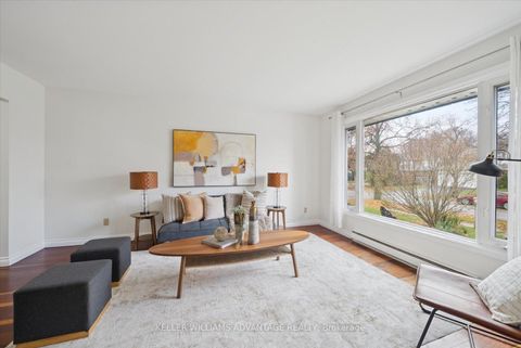 Photo 1 at 11 Castle Hill Drive, Sullivan, Toronto