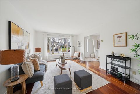 Photo 2 at 11 Castle Hill Drive, Sullivan, Toronto